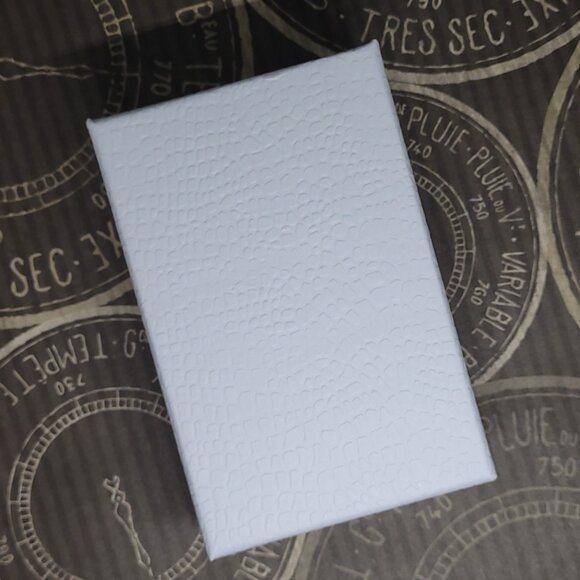 NWOT | 2pc | Roman Numeral Flower Quartz Watch & Matching Heart Bracelet - Picture 5 of 6